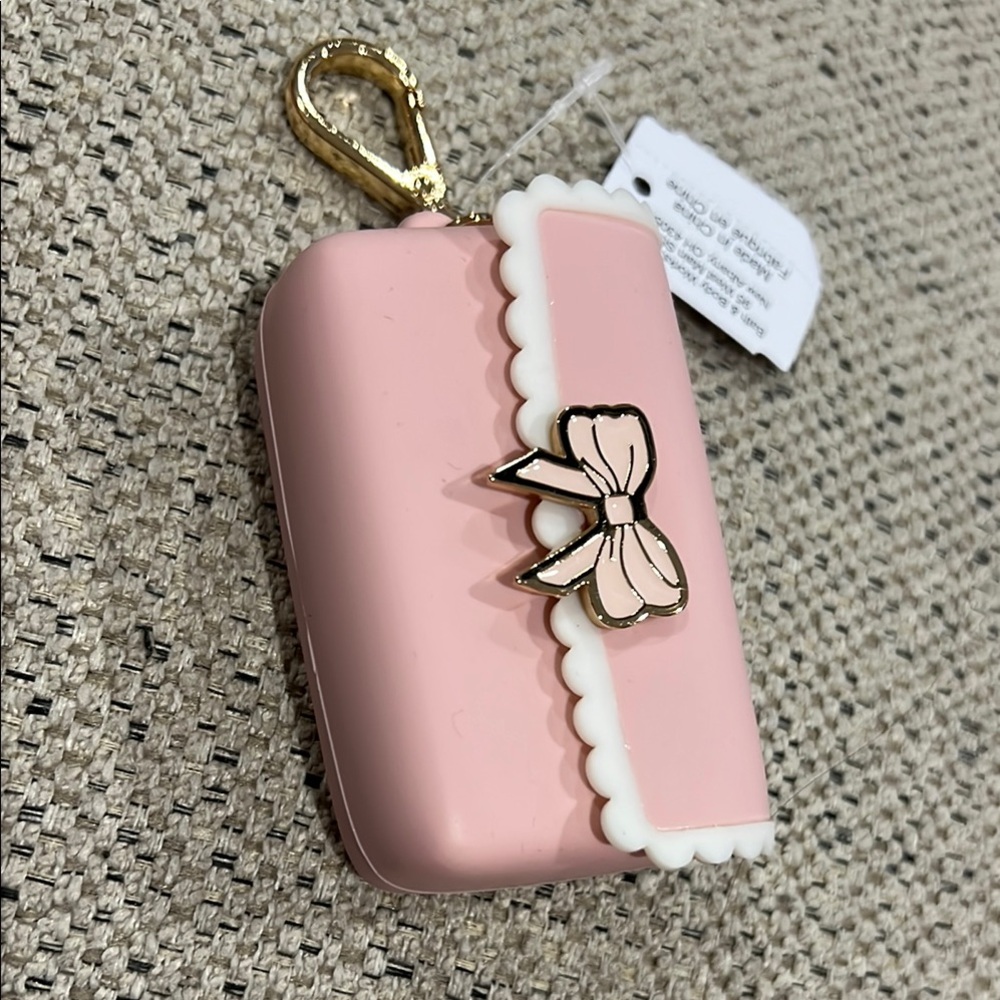 Bath and Body works Scallop Bow Snap Case.